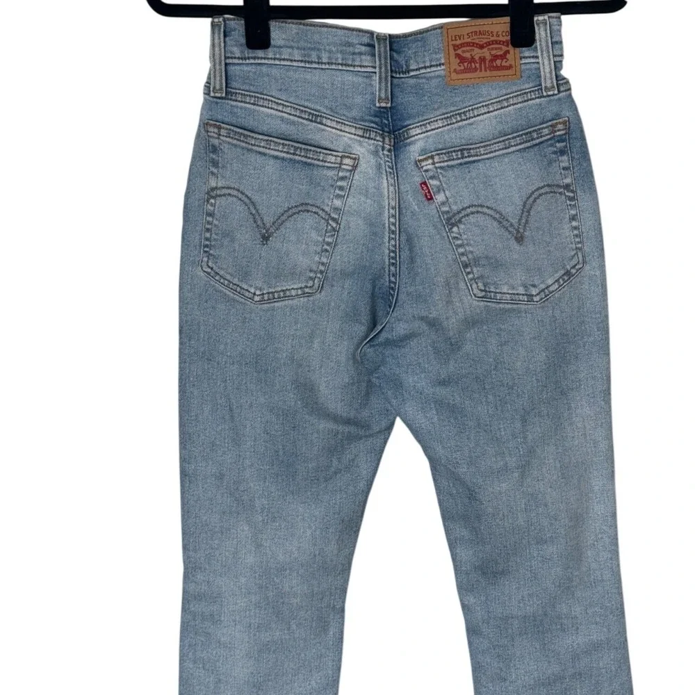Levi's Women's Wedgie‎ Straight Ankle High Rise Distressed Light Wash Jeans 26